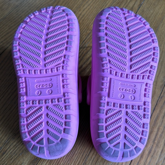Girl’s pink crocs - Picture 4 of 4